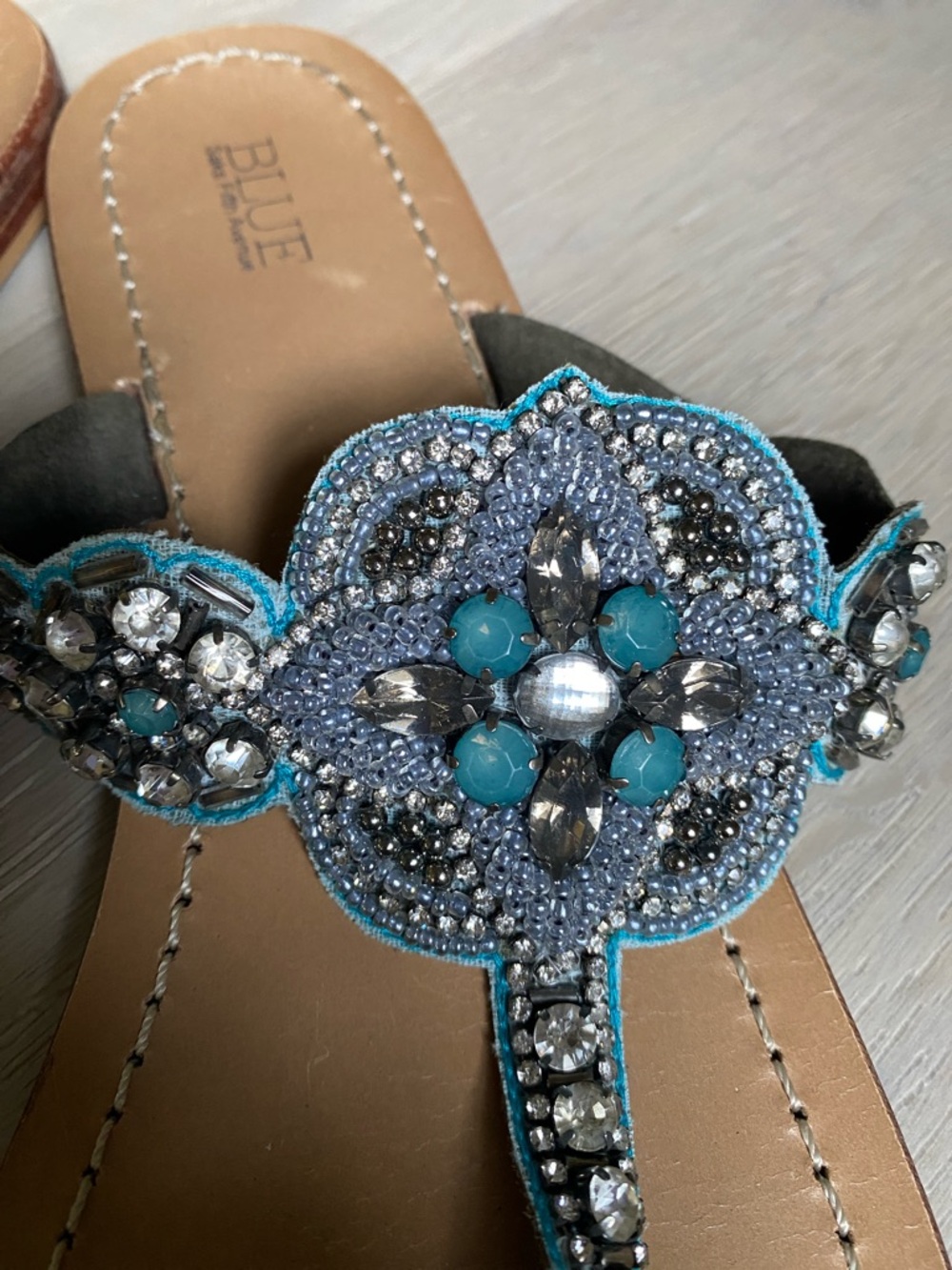 Blue by Saks Fifth Avenue Turquoise Beaded Rhinestone Bling Leather Sandals -9 - Picture 4 of 8
